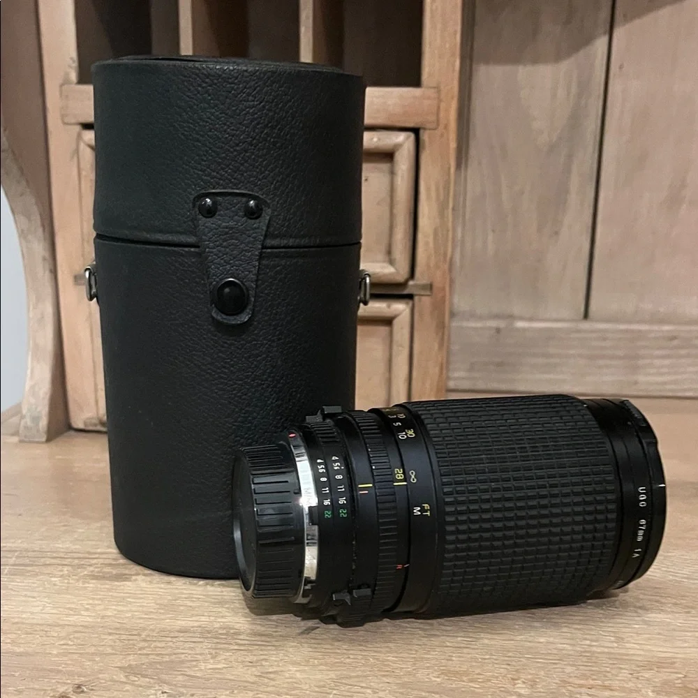 Vintage Tokina AT-X Camera Lens Manual Focus Zoom 28-135mm 1:4-4.6 Case